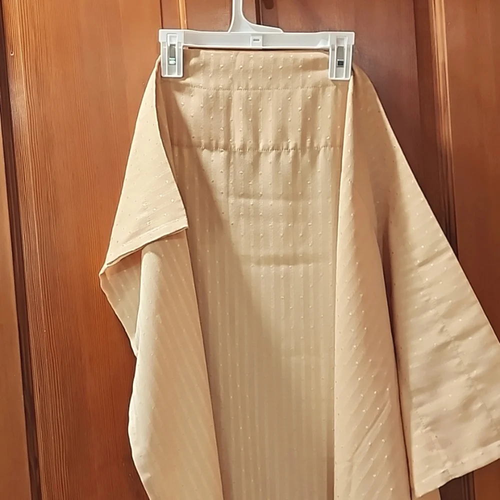 2 Pretty curtain panels